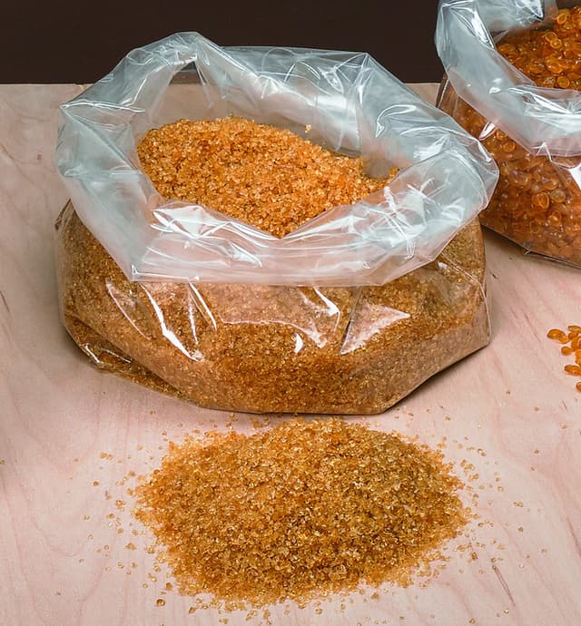 image of Colle de peau en granules pour restauration de meubles antiques