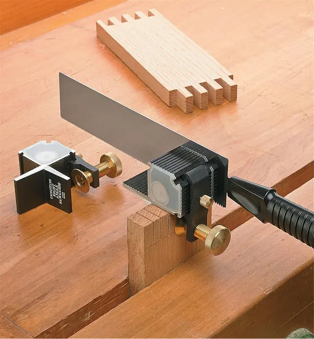 05T0405 - Guide de sciage à angle droit avec scie