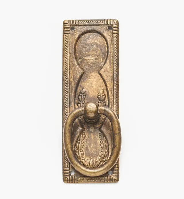 image of Poignées sur platine verticale bordée de cordage