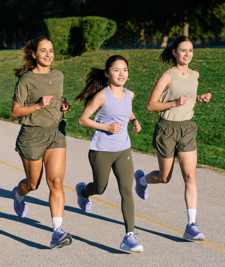 Women running in the Nagino Collection