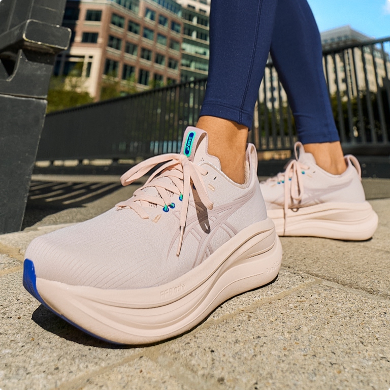 Close up on NIMBUS 28 in pink colorway