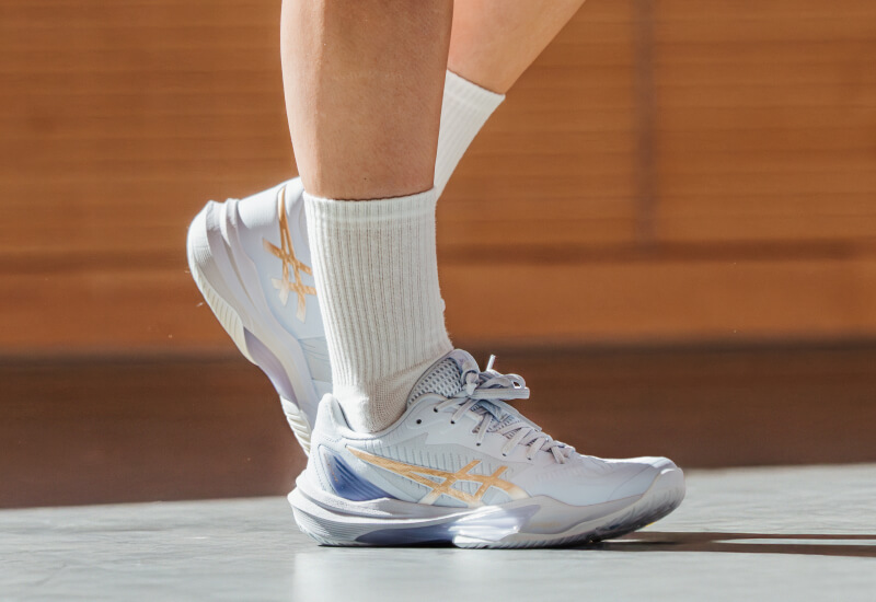 close up on volleyball shoe METARISE 2