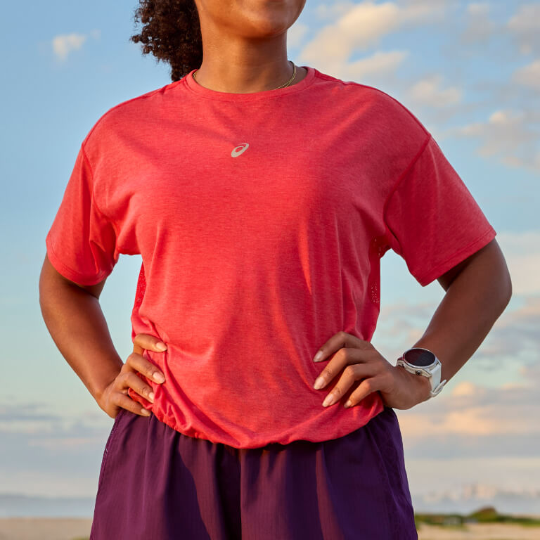 Woman wearing NAGINO Run SS Top