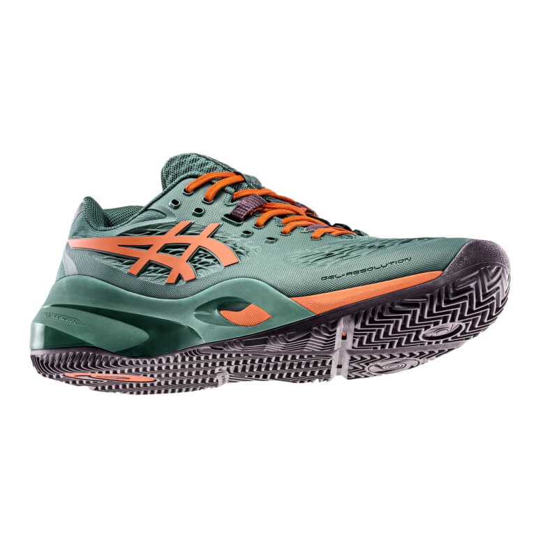 Close up on padel shoes for control playing style
