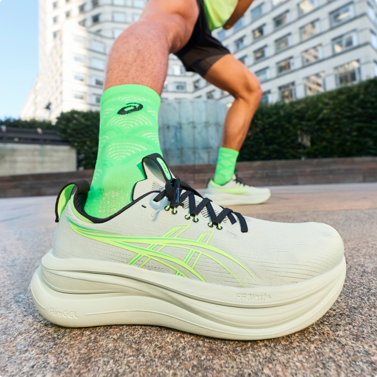 Close up on GEL-NIMBUS in green colorway