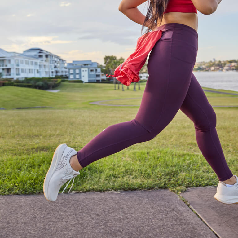 Woman running in NAGINO RUN TIGHT and sneakers