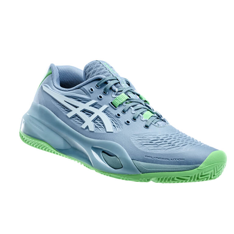 Close up on padel shoes for control playing style