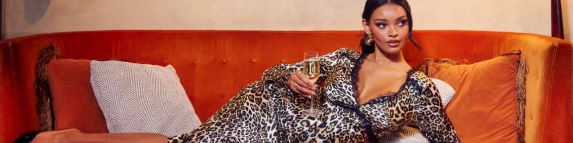 Needs No Label Needs No Label