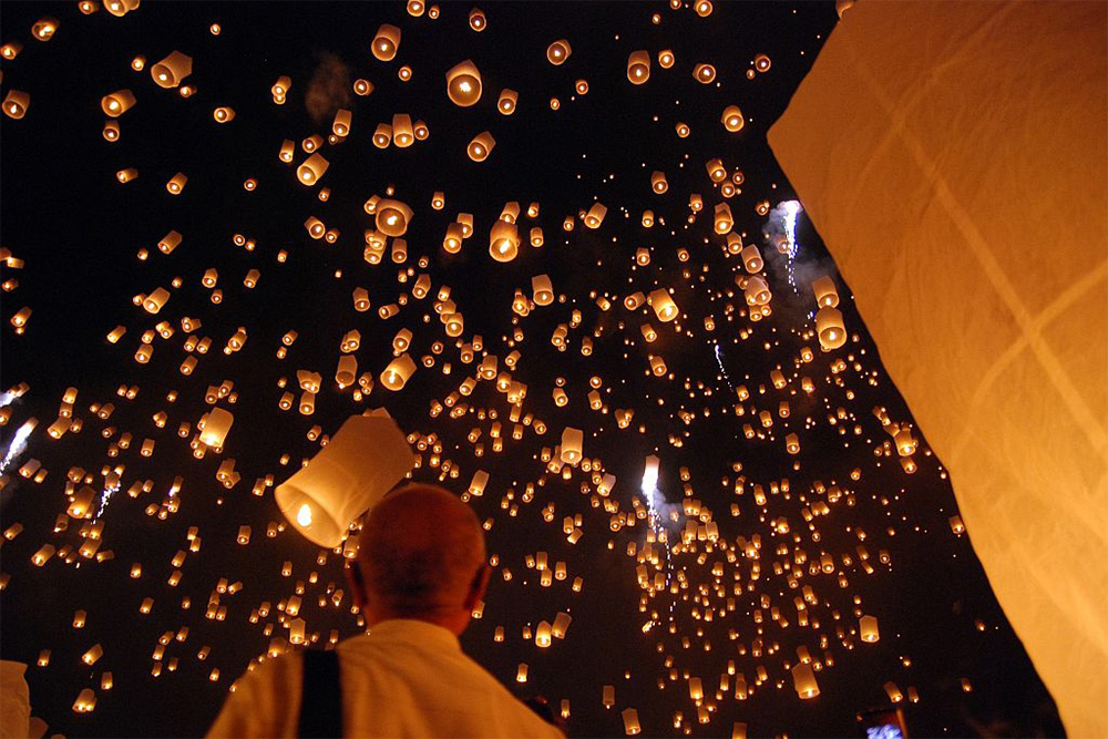 The Ultimate Guide to Yi Peng Lantern Festival