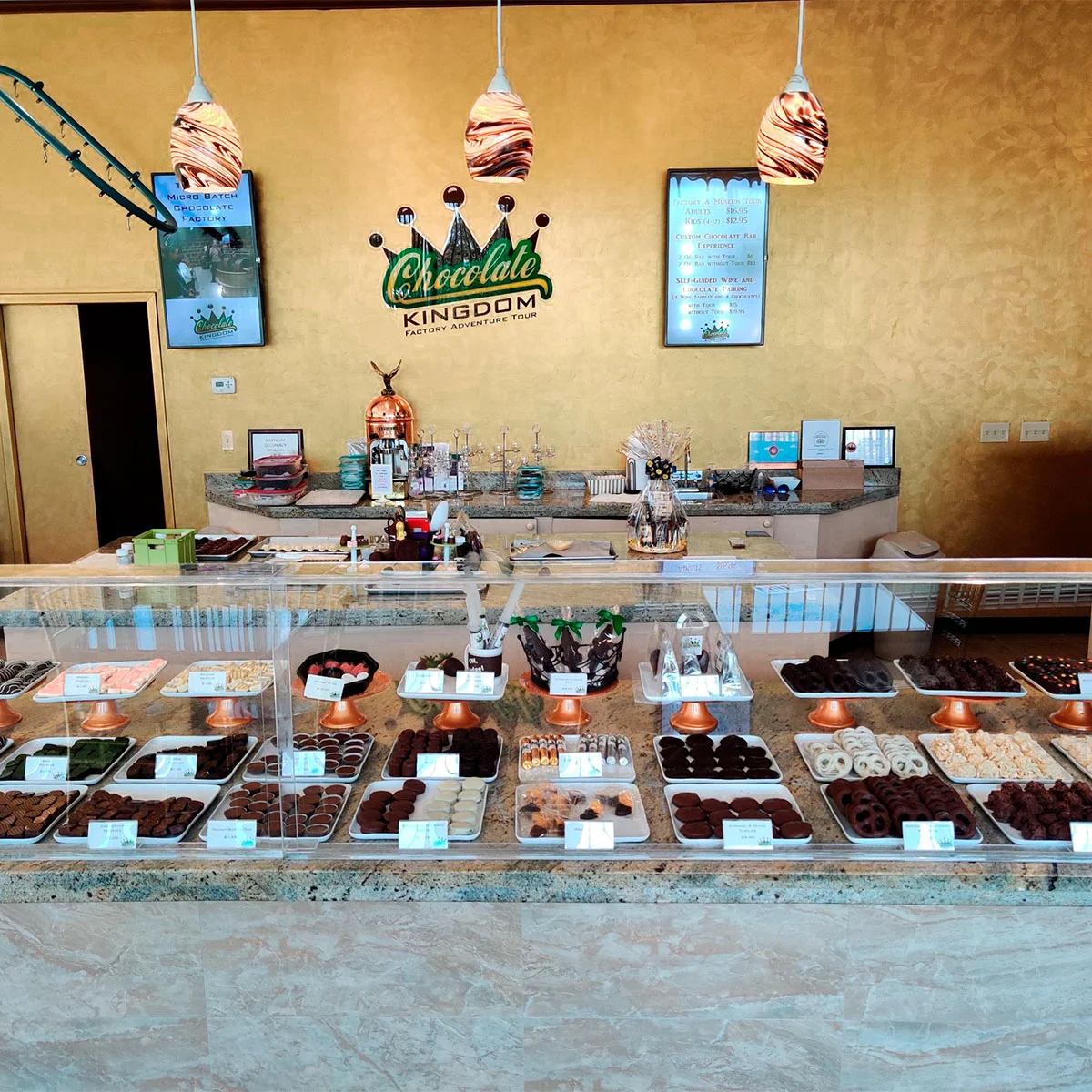 Gratis billeder : kop, grøn, kaffekop, drikke, mad, koffein, ikke  alkoholiske drik, tyrkisk kaffe, varm chokolade, cappuccino, Cafe au lait,  cubanske espresso, latte, caff macchiato, cafe, tabel, champurrado, køkken,  fad, underkop, serveware,, image size:1200x1200