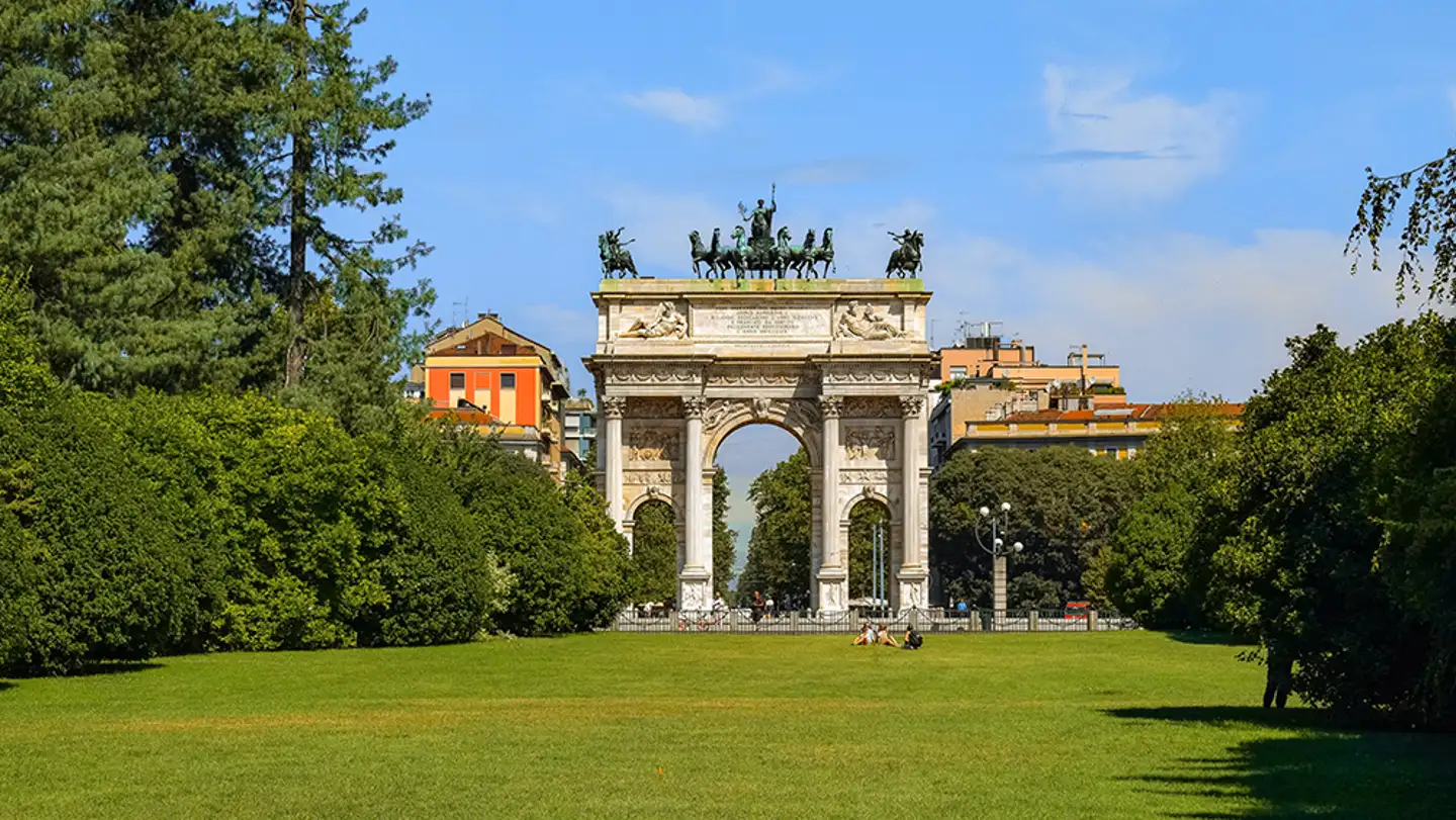 How to avoid crowds in Milan during high season