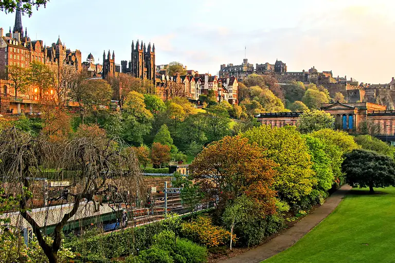 Passeggia nei giardini di Princes Street