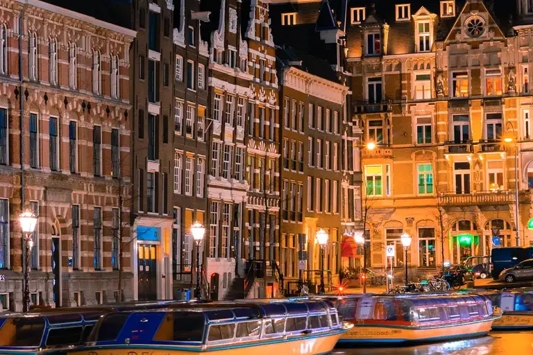 Cruise through the canals of Amsterdam