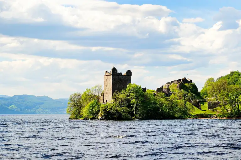 Parti per una gita di un giorno a Loch Ness