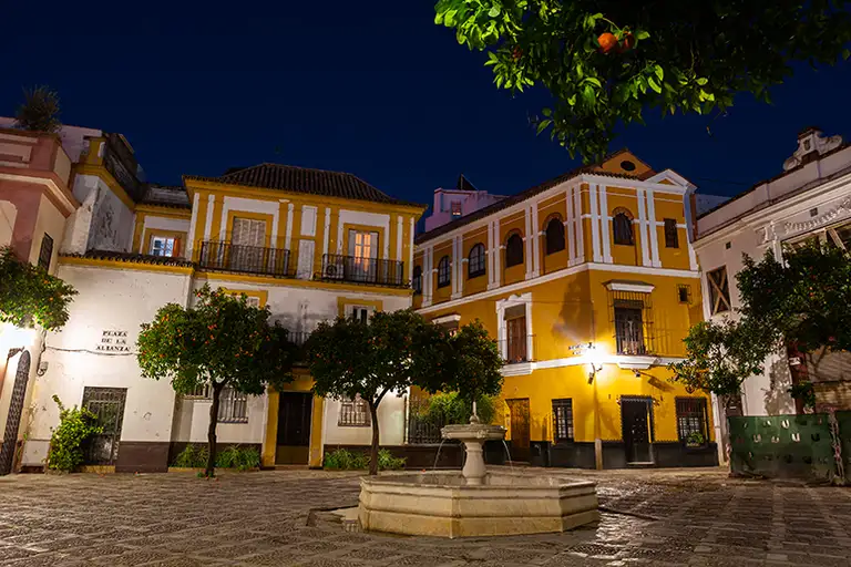 Stroll the atmospheric streets of the old Jewish Quarter