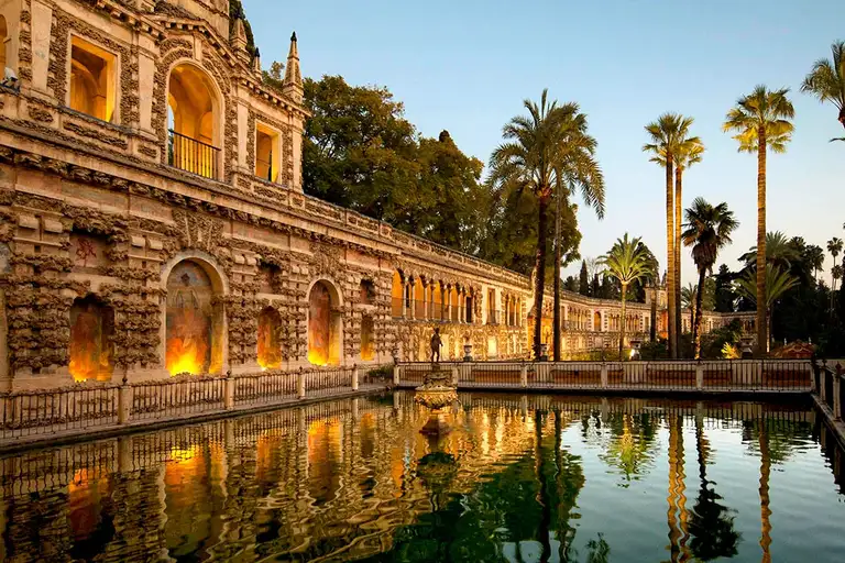 Combine sightseeing and cruising on a monumental tour