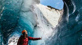 9 lugares perfectos para aventurarse en cuevas en Islandia