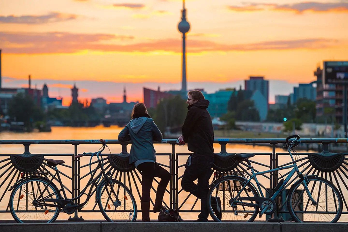 Elegantes Dusseldorf Aktivitaten Paare Bilder