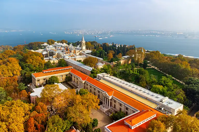 Uncover romance and history with a Basilica Cistern and Topkapi Palace private tour