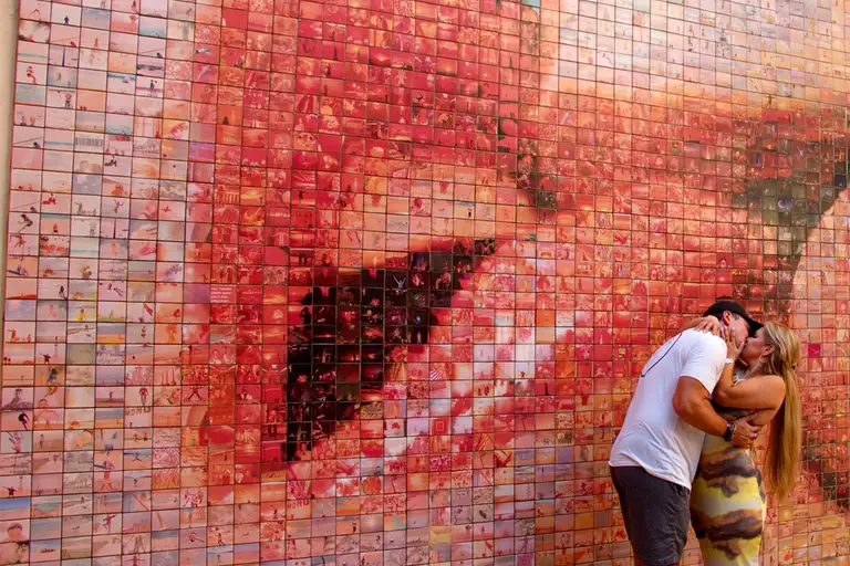 Kissing Wall