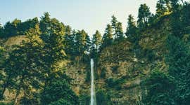 Visit the best waterfalls in the US with this guide