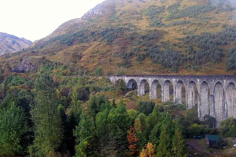 ホグワーツ特急に乗って魔法の旅に出かけましょう