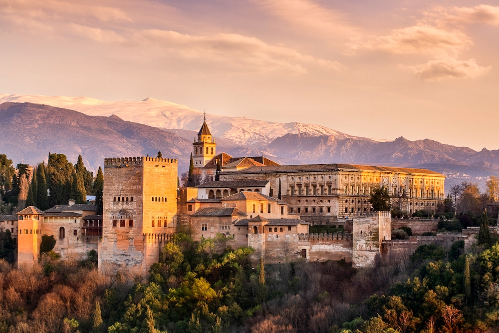8 best views in Granada: Rooftops, viewing decks, and more