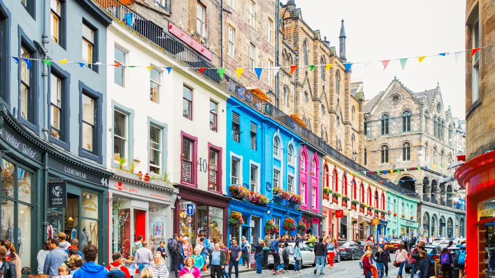 Beautiful streets you must go to when visiting Edinburgh