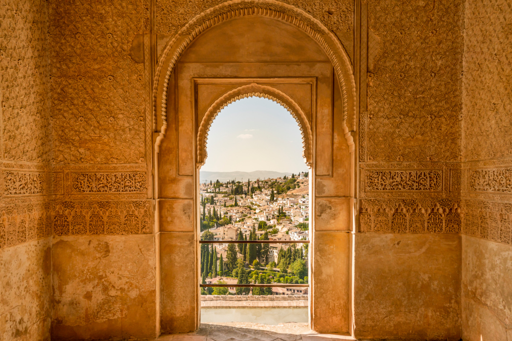 Alhambra vs. Alcazar: Welchen Palastkomplex solltest du besuchen?