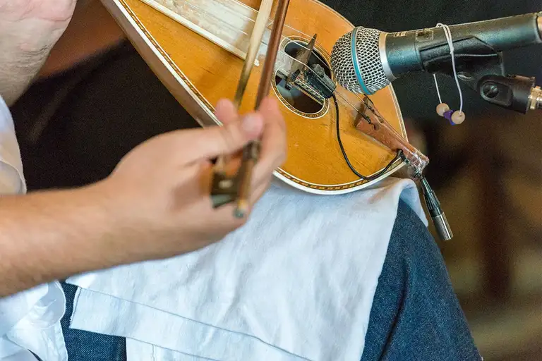 Ga naar een live muziekoptreden