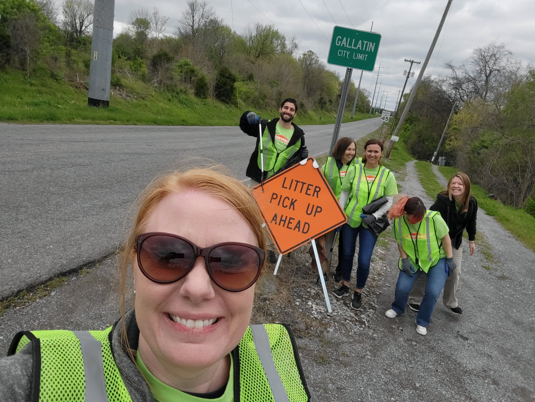 Servpro-volunteers-cleanup-Gallatin.jpg