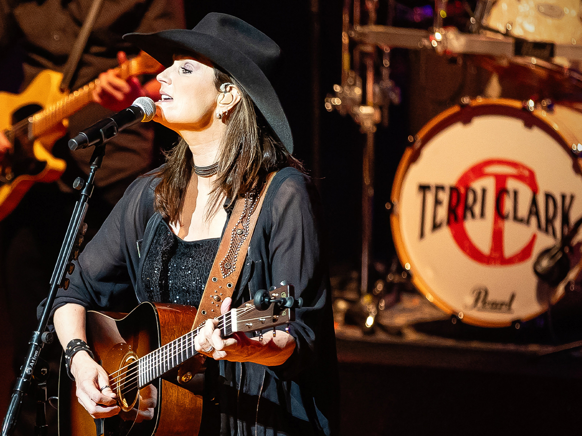 Image of Terri Clark playing guitar