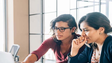 Comienza a tener conversaciones en inglés desde la primera clase y domínalo en tiempo récord con Berlitz.