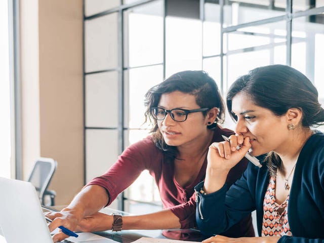 Comienza a tener conversaciones en inglés desde la primera clase y domínalo en tiempo récord con Berlitz.