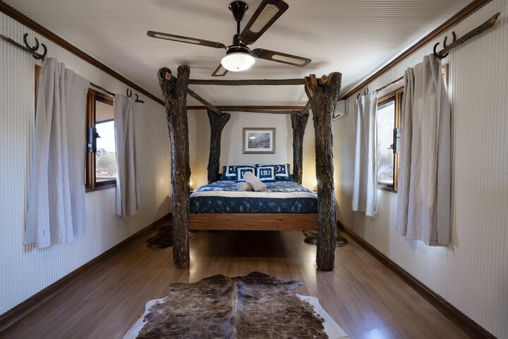 Stay-Intrepid-Australia-NT-Red-Centre-Ooraminna-Station- Homestead-Cabin.jpg