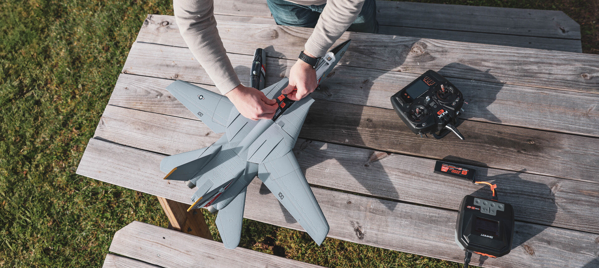 rc jet with Spektrum battery installation