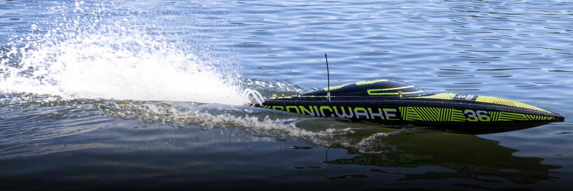 Pro Boat 36" Sonicwake V3 RC Boat in black Pro Boat 36" Sonicwake V3 RC Boat in black