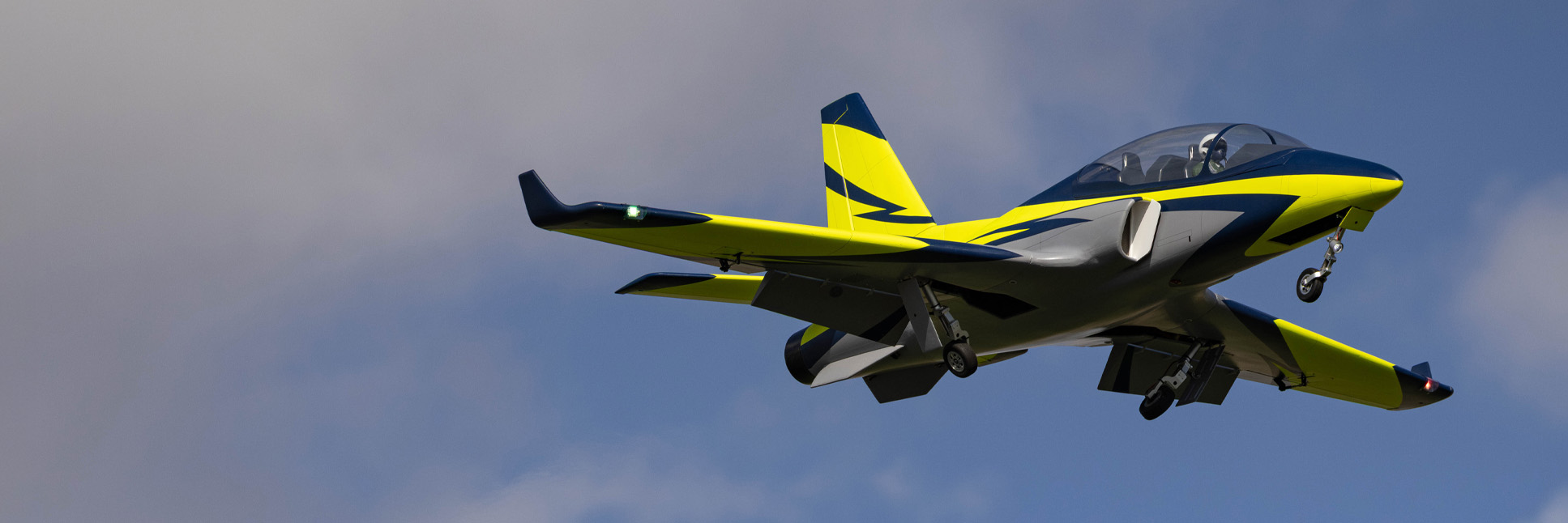 Hangar 9 Viper 100N Turbine RC Jet