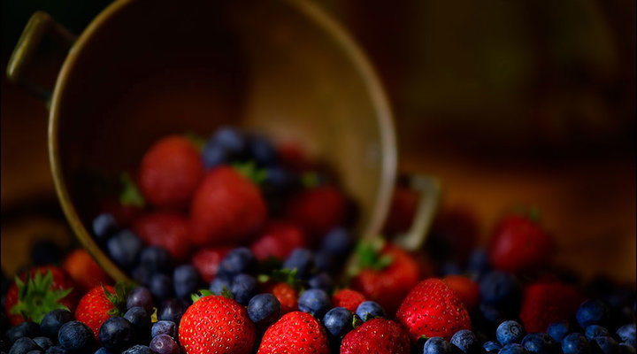 Vincent-Versace-berries-bokeh.low.jpg