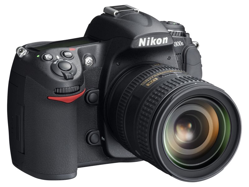 d300s_16_85_front34r.jpg