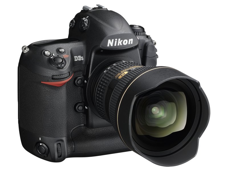 象徴的なNikon D3 – FX DSLR (2,320 回の作動!) Amazon.com : Nikon D3 FX DSLR Camera (Body Only) (OLD MODEL