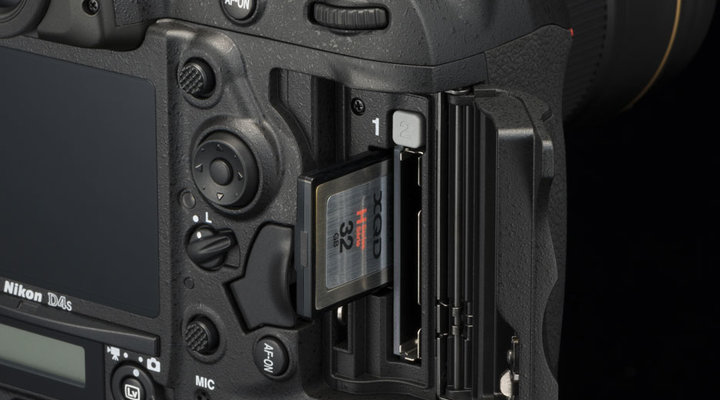 Nikon-D4S-XQD-card-slot.low.jpg