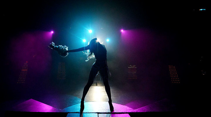 Joe-McNally-Performers-showgirl-silhouette.low.jpg