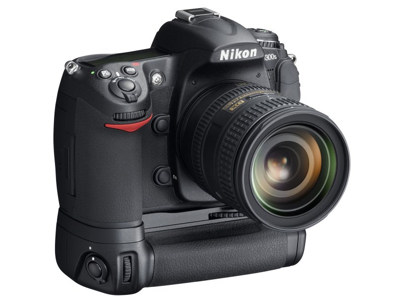Press Release -- NIKON D300s REVITALIZES THE STANDARD AND MEASURE