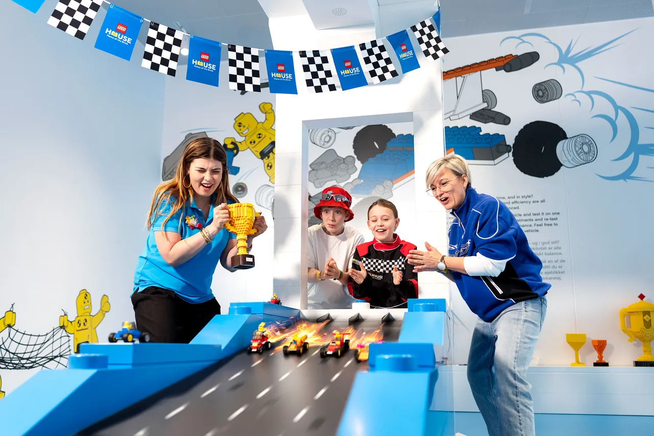 !KV_legohouse_4777_WEB.jpg