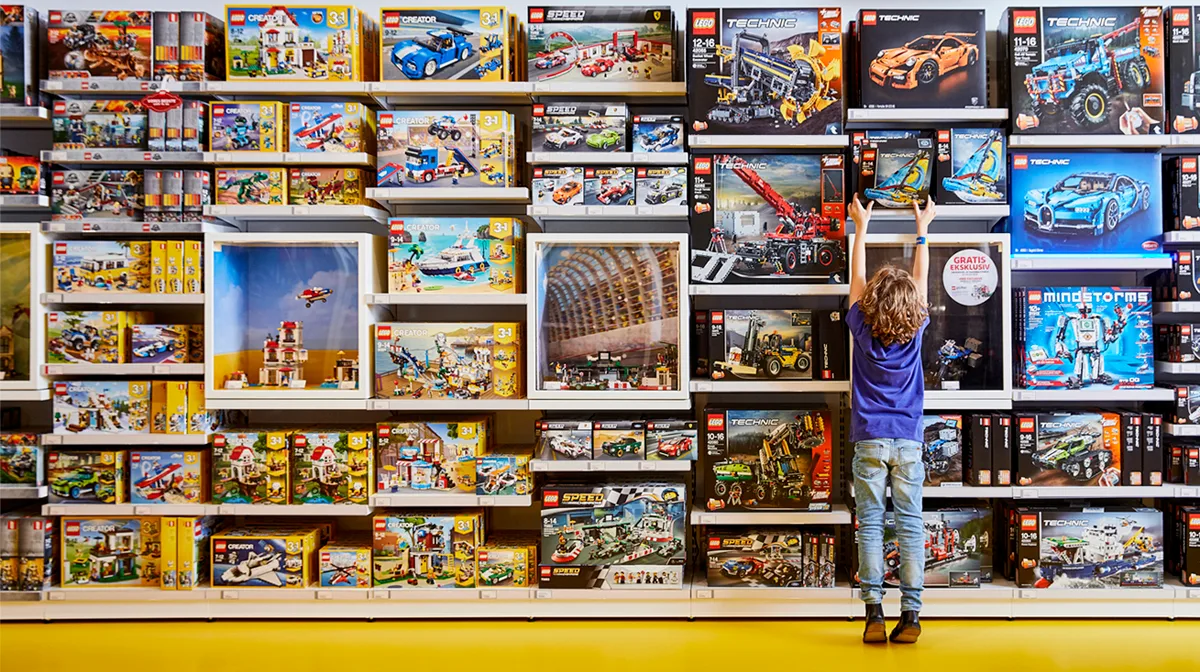 uteba5xj_lego-house-lego-store.jpg