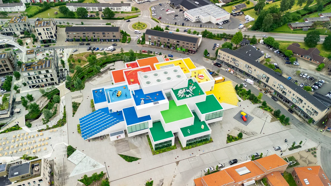 ytupbjwy_lego-house-bll-denmark.jpg