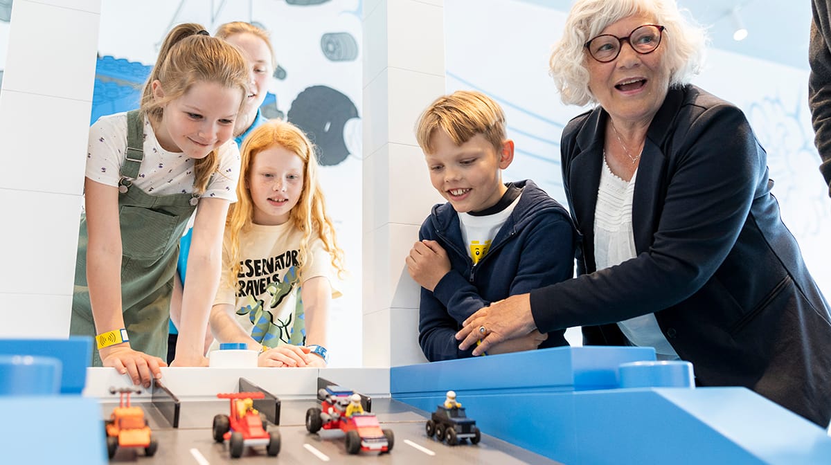 whaf0kmm_lego-house-test-driver-skoler.jpg