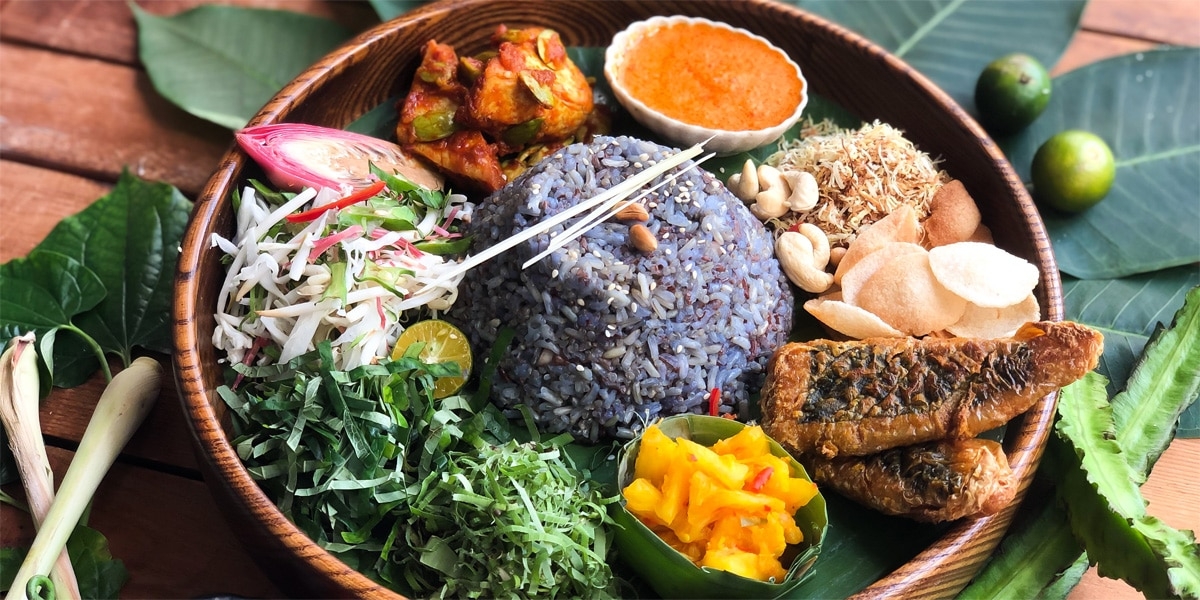 Nasi Kerabu, Hidangan Nasi Terindah di Asia Tenggara