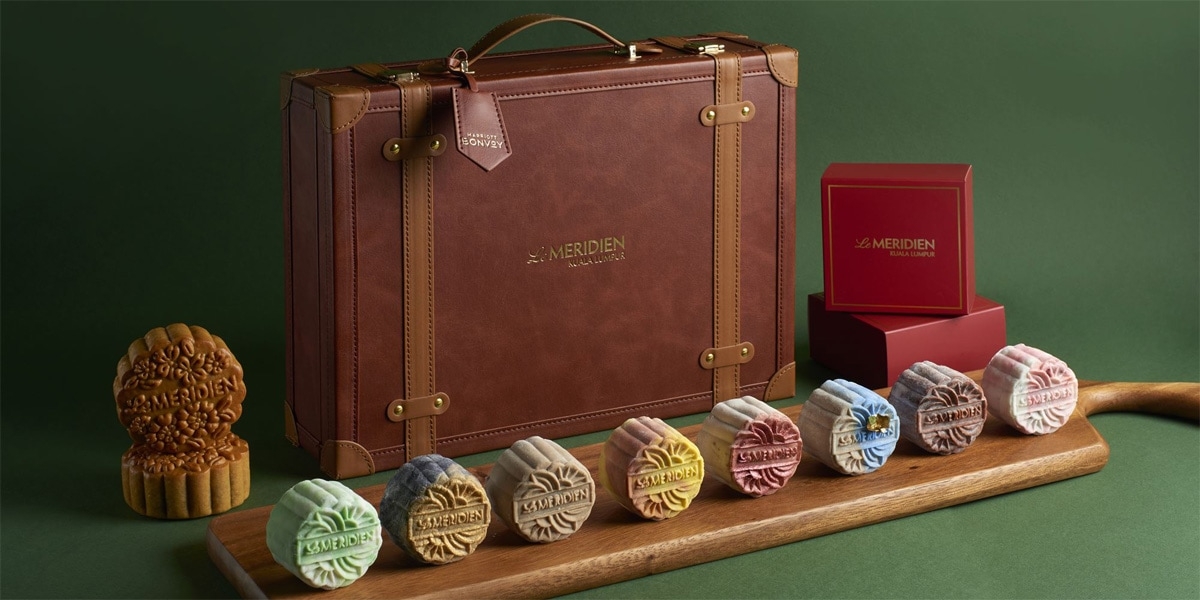 Travel-Themed Mooncakes : boxed mooncakes